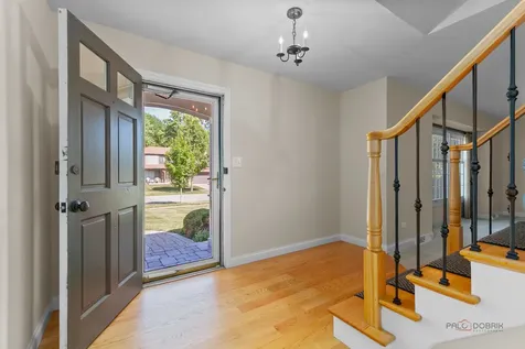 907 Dawes Street Libertyville IL 60048