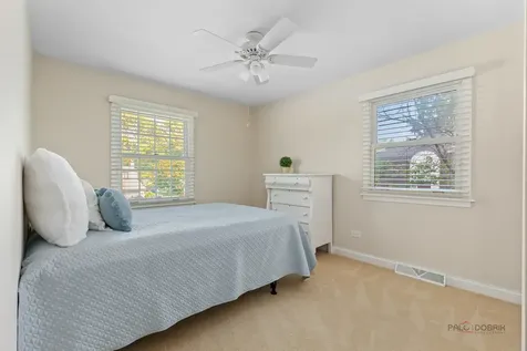 907 Dawes Street Libertyville IL 60048