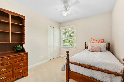 907 Dawes Street Libertyville IL 60048