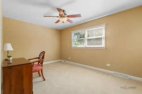 907 Dawes Street Libertyville IL 60048