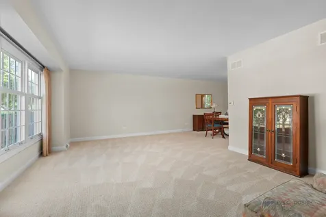907 Dawes Street Libertyville IL 60048
