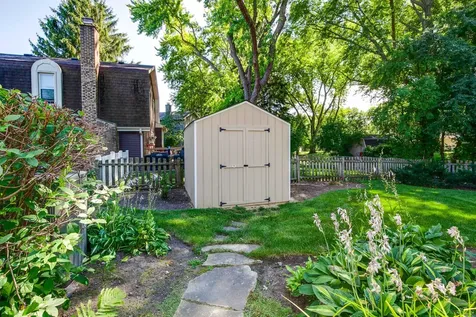 907 Dawes Street Libertyville IL 60048