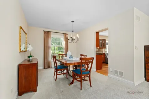 907 Dawes Street Libertyville IL 60048