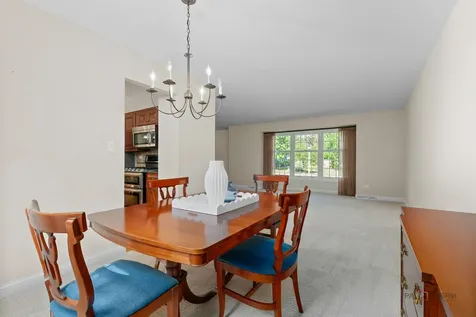 907 Dawes Street Libertyville IL 60048