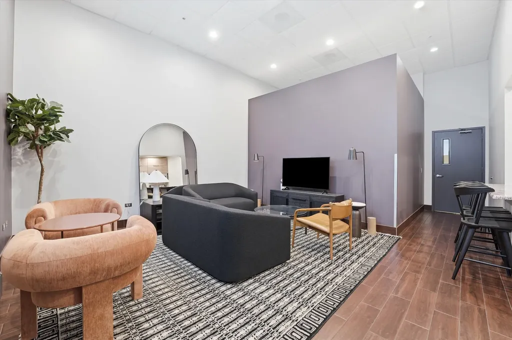 645 North Kingsbury Street Chicago IL 60610