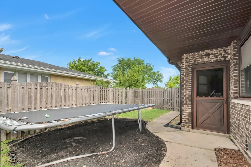 825 Walnut Drive Darien IL 60561