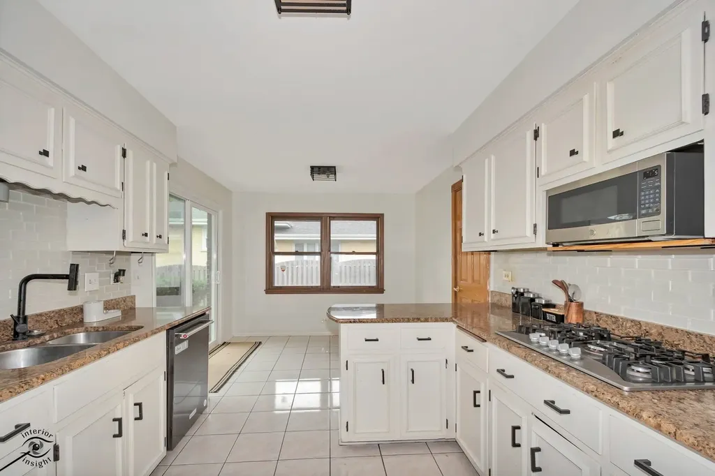 825 Walnut Drive Darien IL 60561