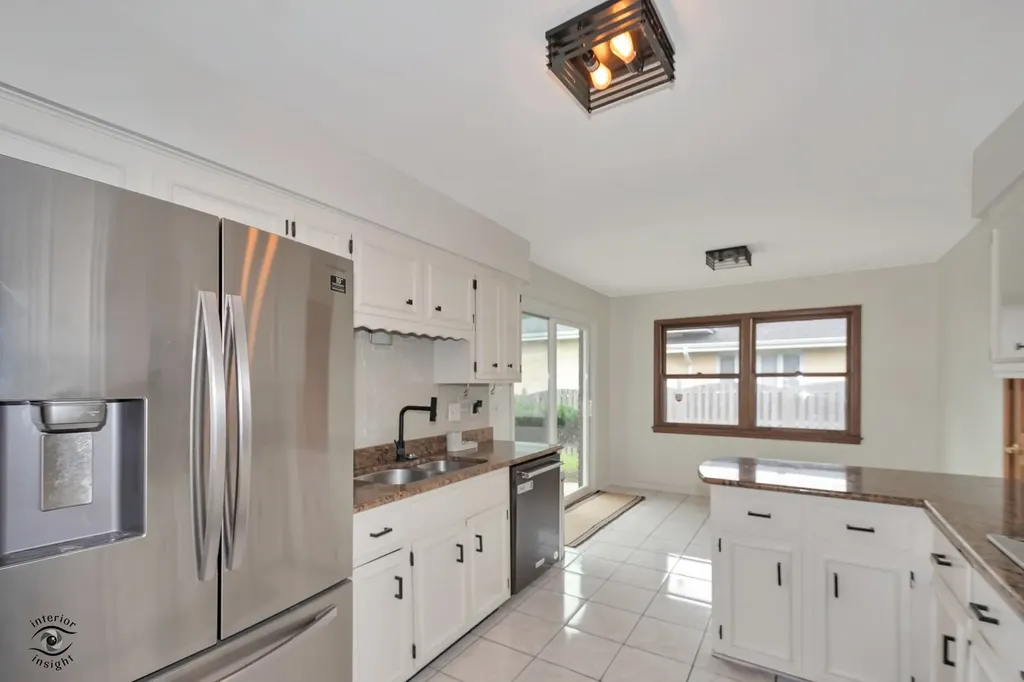 825 Walnut Drive Darien IL 60561