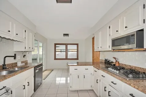 825 Walnut Drive Darien IL 60561
