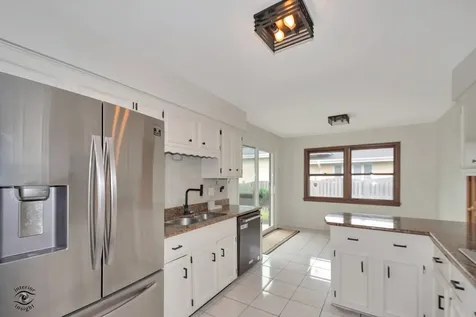 825 Walnut Drive Darien IL 60561