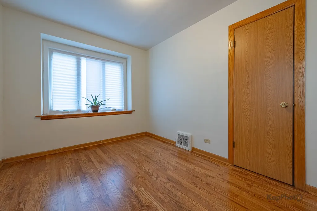 3933 West 69th Place Chicago IL 60629