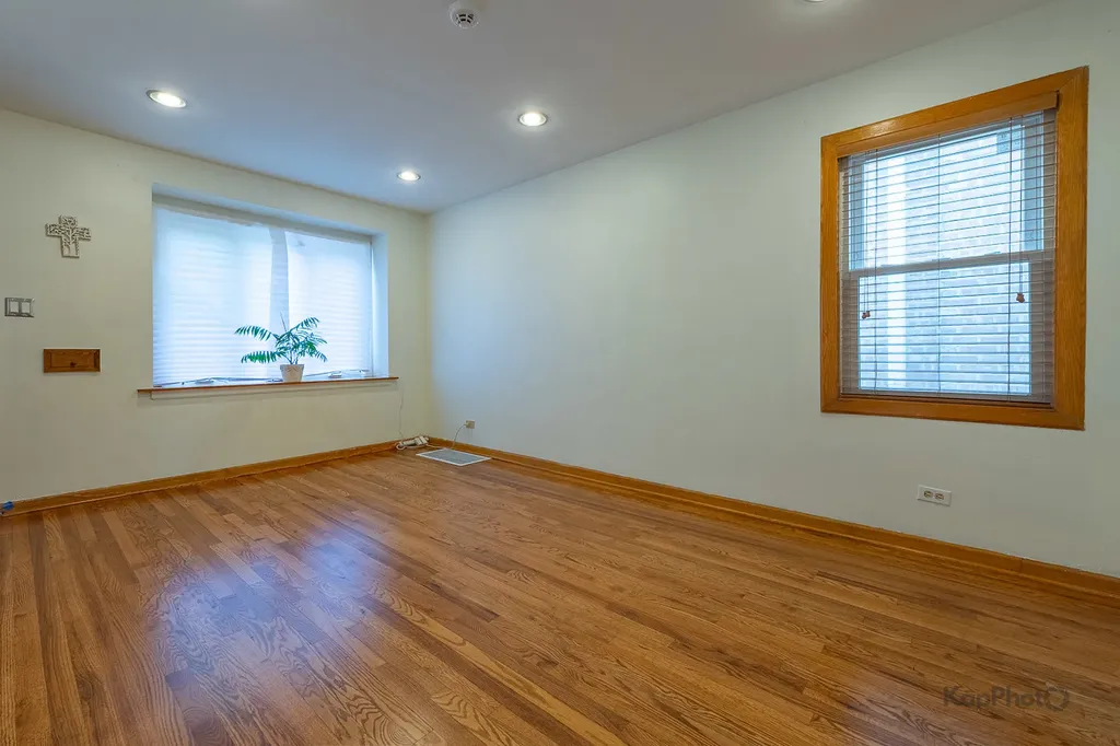 3933 West 69th Place Chicago IL 60629