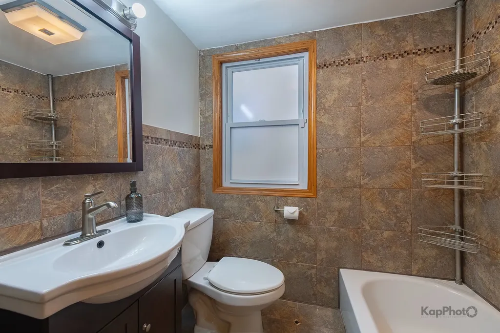 3933 West 69th Place Chicago IL 60629