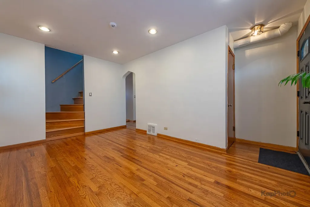 3933 West 69th Place Chicago IL 60629