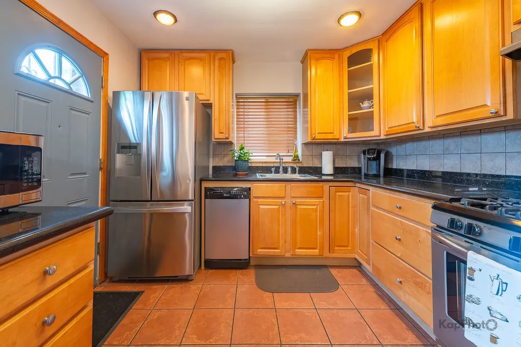 3933 West 69th Place Chicago IL 60629