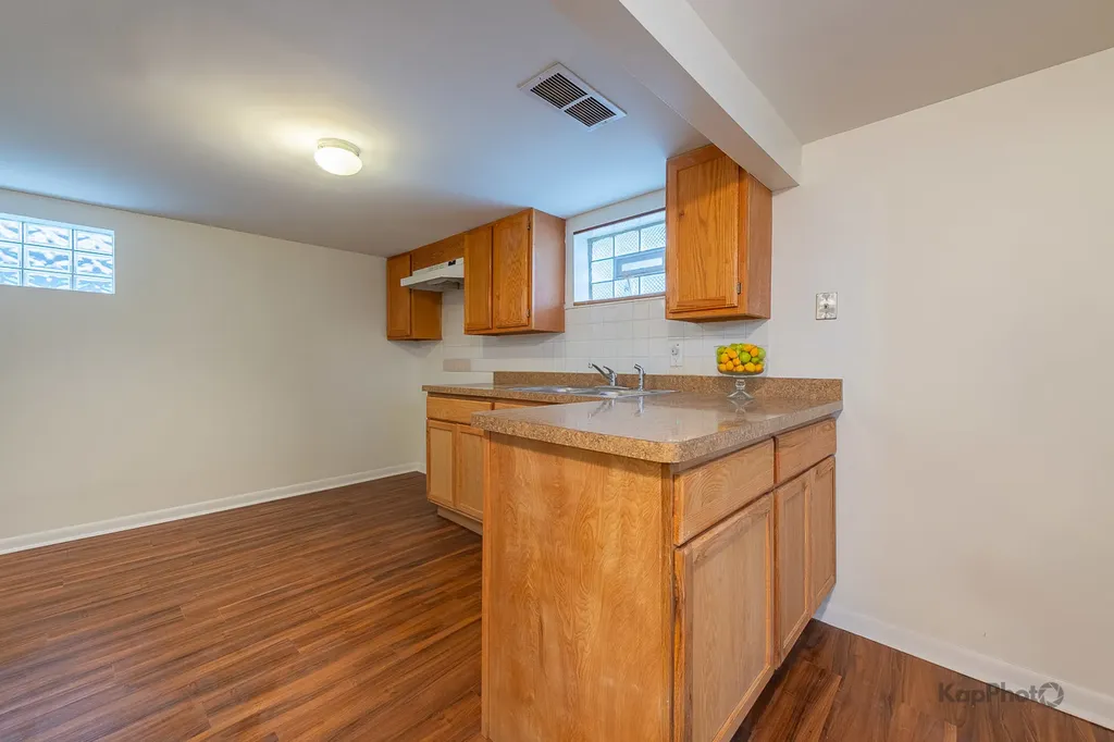 3933 West 69th Place Chicago IL 60629