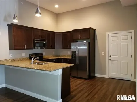 1534 River Drive Moline IL 61265