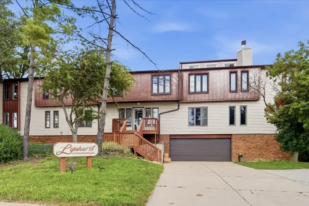 2802 East Lincoln Street Bloomington IL 61704