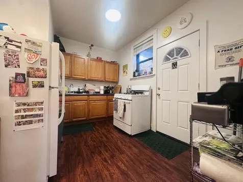 635 West Roscoe Street Chicago IL 60657