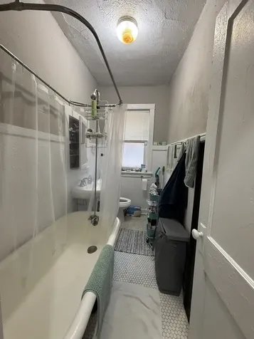 713 West Barry Avenue Chicago IL 60657