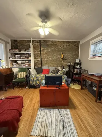 713 West Barry Avenue Chicago IL 60657