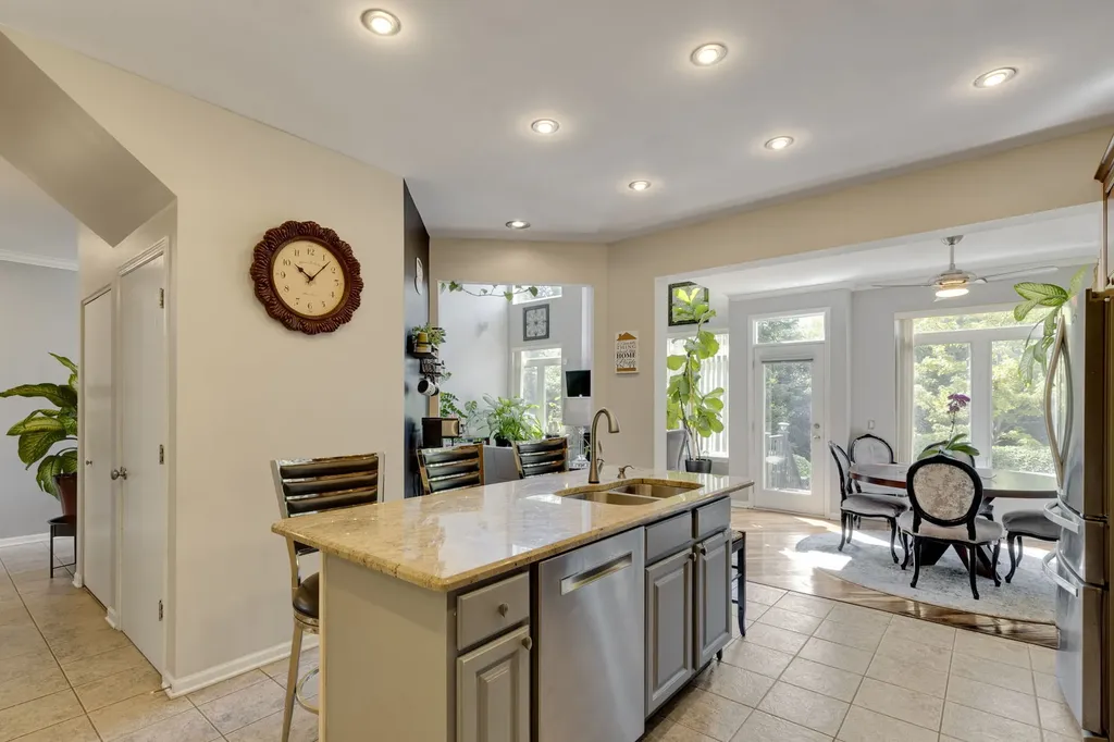 363 Aaron Lane Bolingbrook IL 60440
