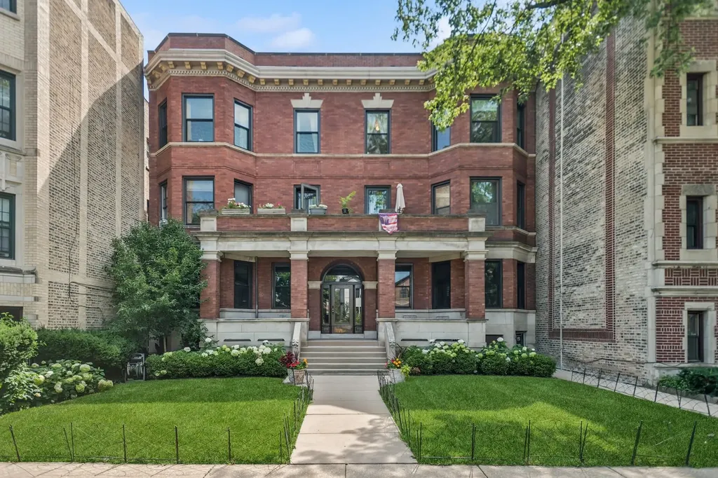 4635 North Paulina Street Chicago IL 60640