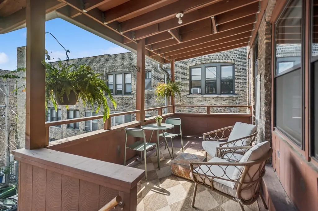 4635 North Paulina Street Chicago IL 60640