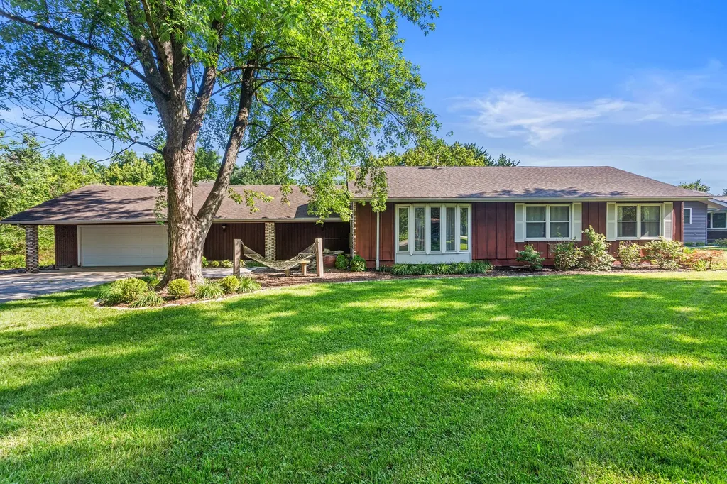 2102 Fogel Road Mahomet IL 61853