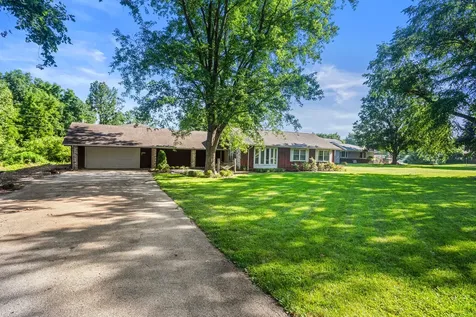 2102 Fogel Road Mahomet IL 61853