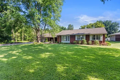 2102 Fogel Road Mahomet IL 61853