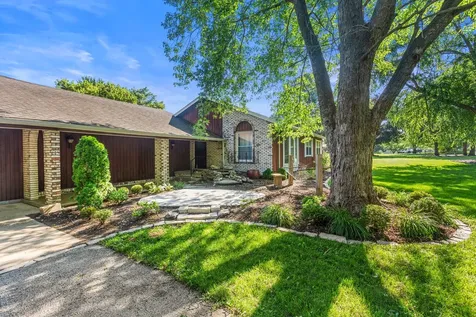 2102 Fogel Road Mahomet IL 61853