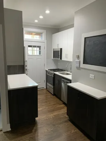 709 West Barry Avenue Chicago IL 60657
