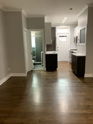 709 West Barry Avenue Chicago IL 60657