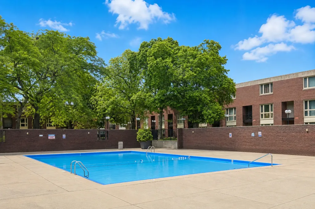2605 South Indiana Avenue Chicago IL 60616