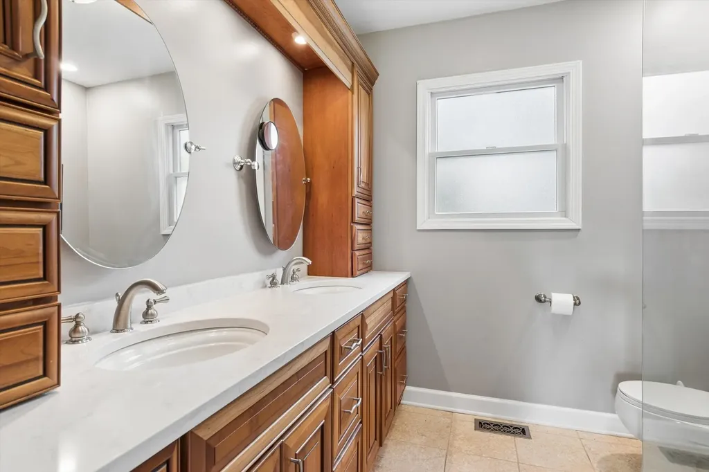 1137 Hyde Park Lane Naperville IL 60565