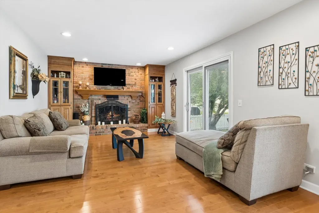 1137 Hyde Park Lane Naperville IL 60565