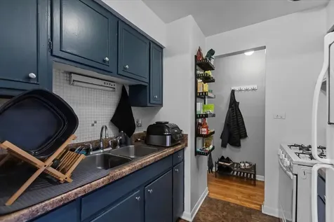 541 West Oakdale Avenue Chicago IL 60657