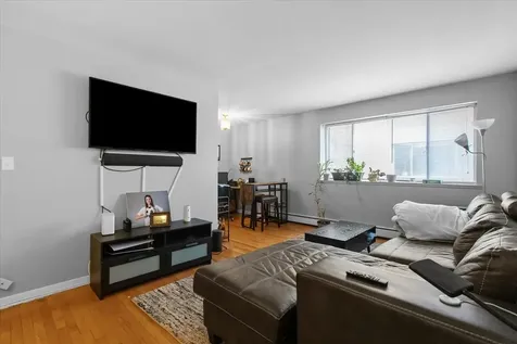 541 West Oakdale Avenue Chicago IL 60657