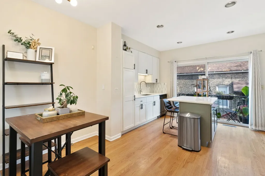 2001 North Honore Street Chicago IL 60614