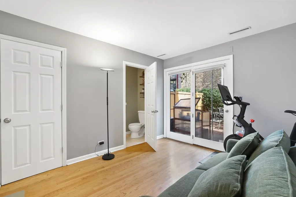 2001 North Honore Street Chicago IL 60614