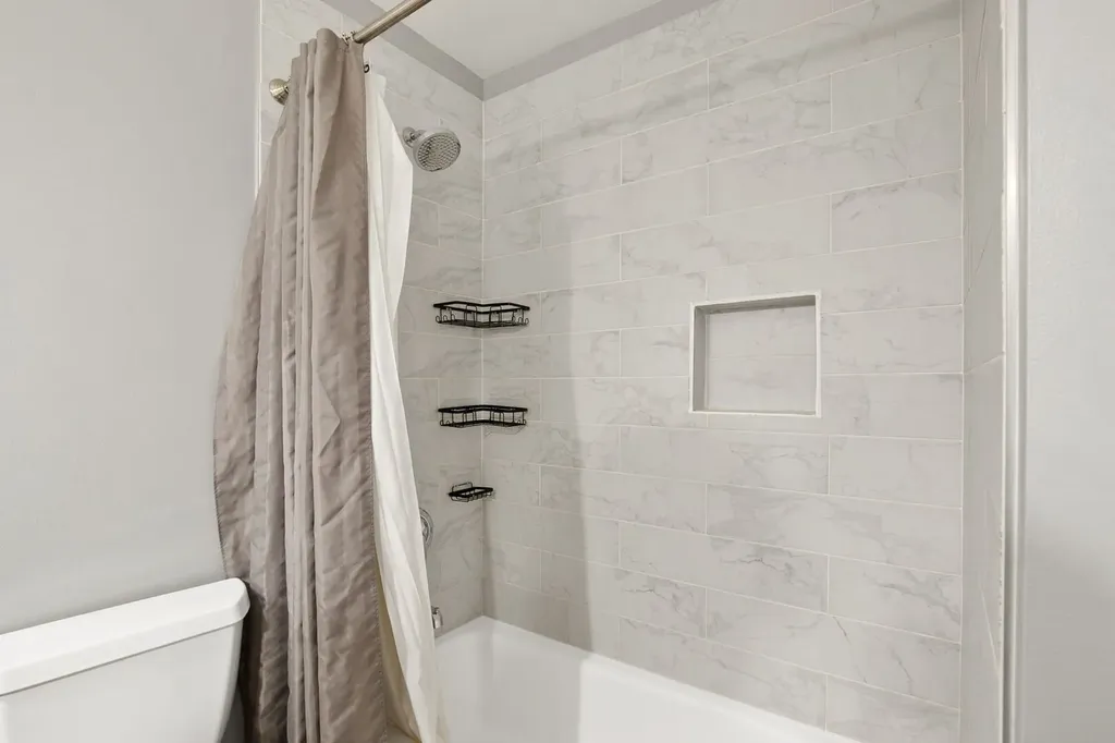 2001 North Honore Street Chicago IL 60614