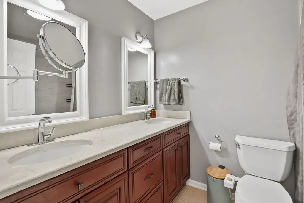 2001 North Honore Street Chicago IL 60614