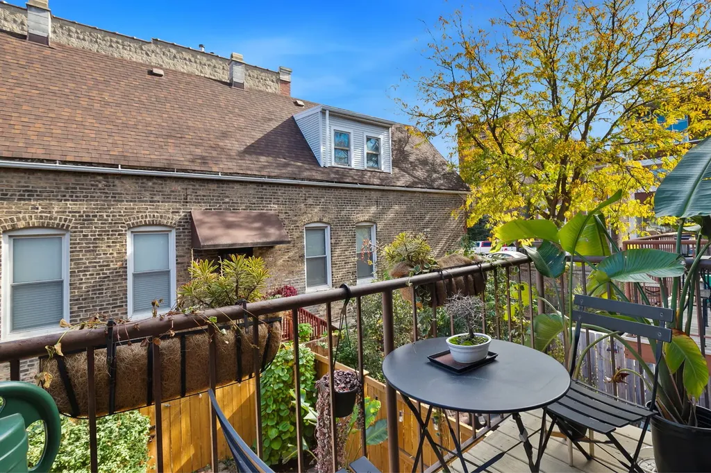 2001 North Honore Street Chicago IL 60614