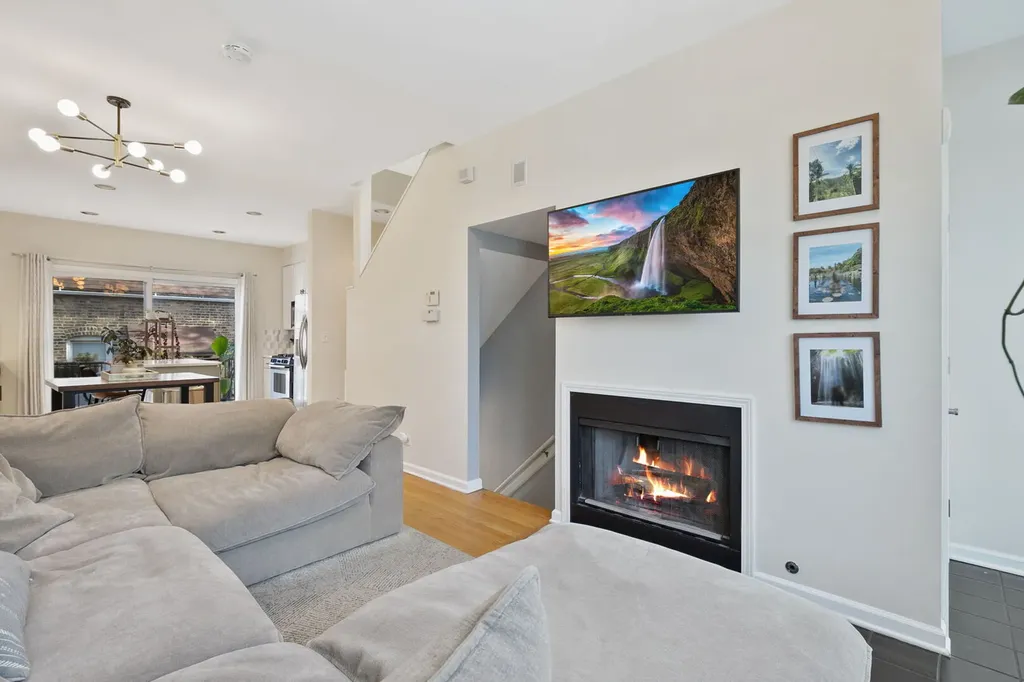 2001 North Honore Street Chicago IL 60614