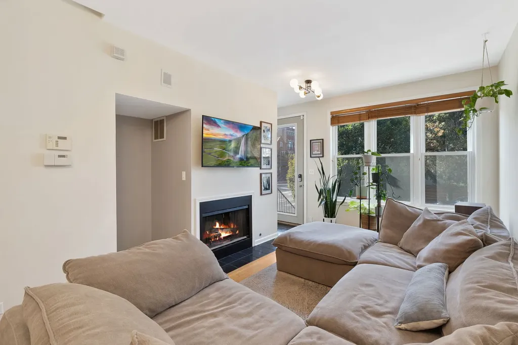 2001 North Honore Street Chicago IL 60614