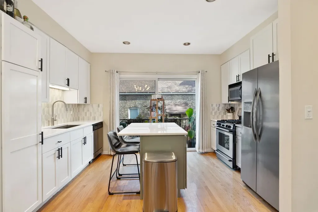 2001 North Honore Street Chicago IL 60614