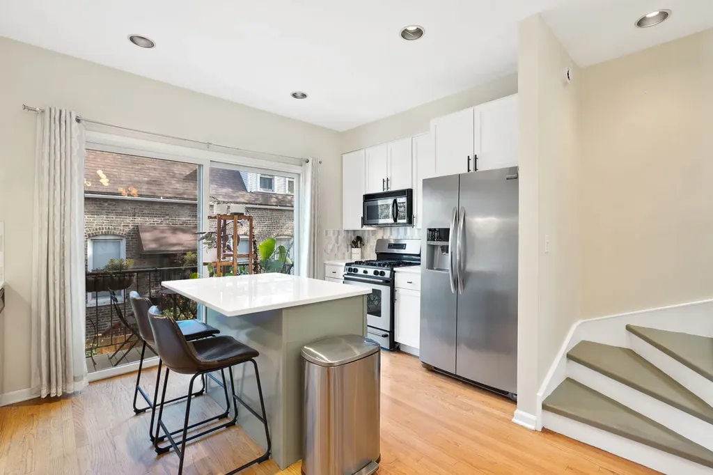 2001 North Honore Street Chicago IL 60614