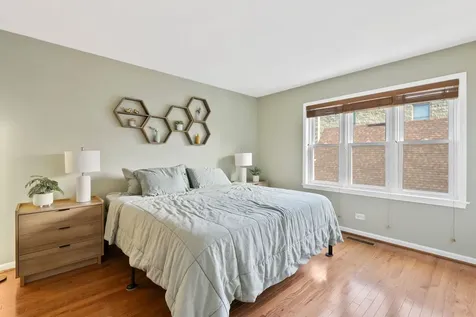 2001 North Honore Street Chicago IL 60614