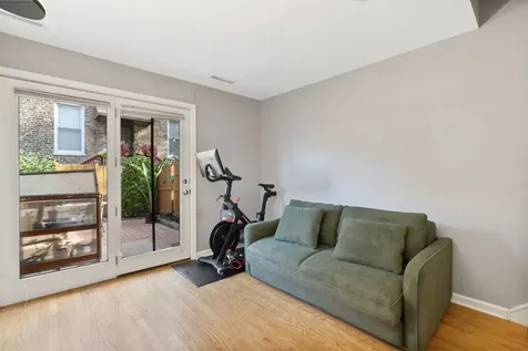 2001 North Honore Street Chicago IL 60614